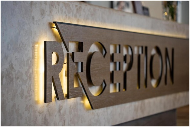 The Importance of High-Quality Hotel Signs for First Impressions