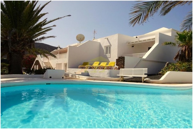 Playa Blanca to Famara: A Guide to Lanzarote’s Very Different Neighbourhoods